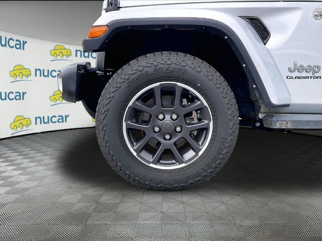 Used 2022 Silver Zynith Clearcoat Jeep Overland image 7