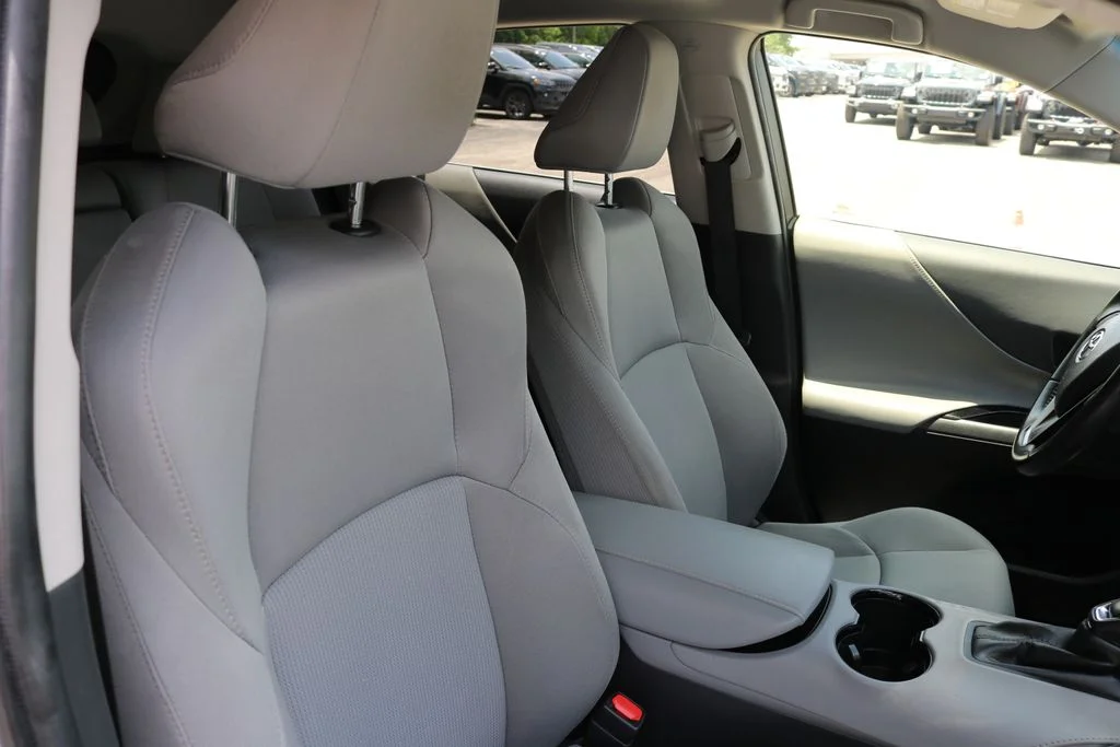 Used 2021 White Toyota LE image 20