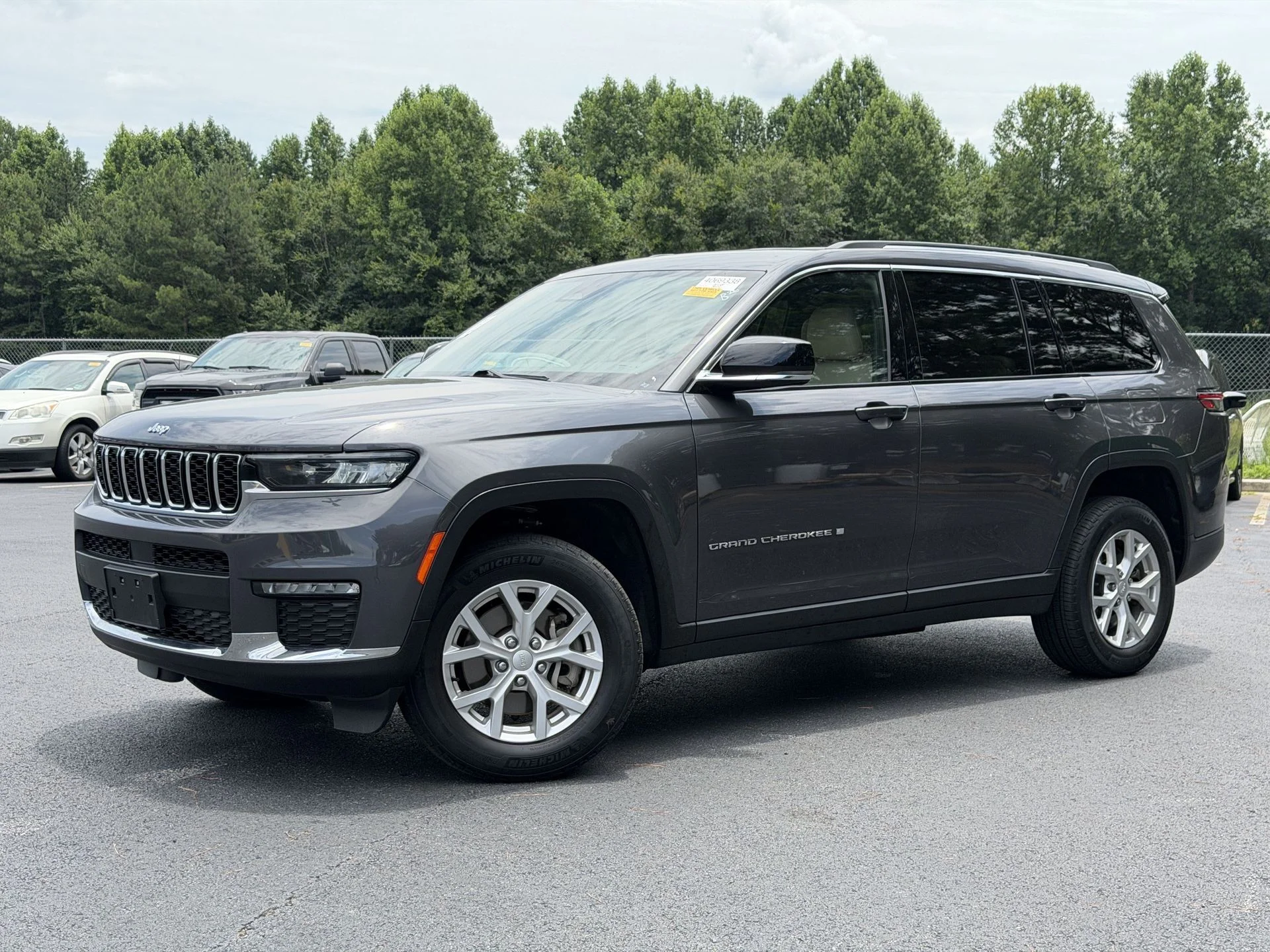 Used 2023 Metallic Jeep Limited image 2