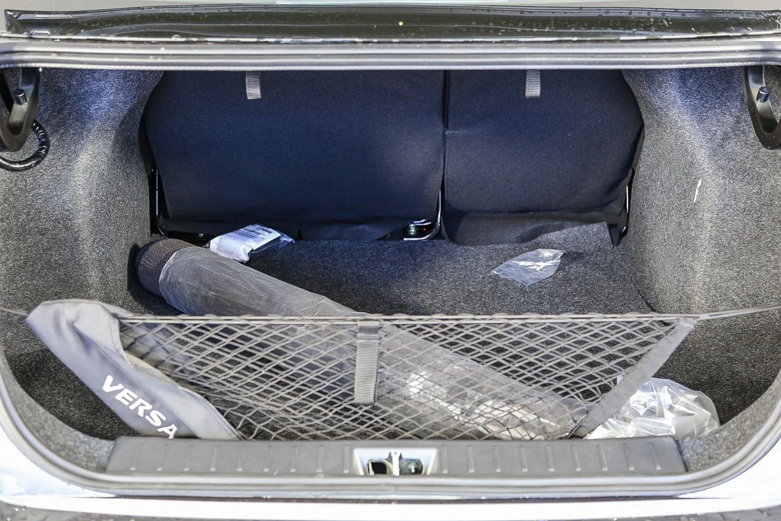 2025 Nissan Versa Sedan SR - Photo 12