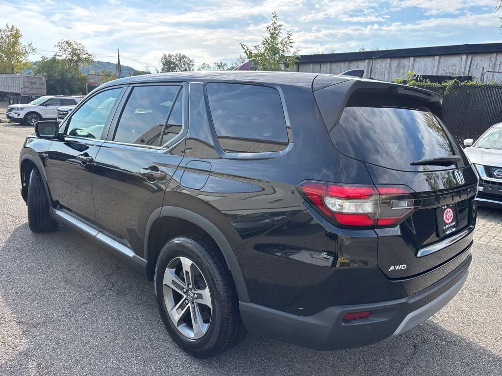 Used 2023 Black Honda EX-L image 4