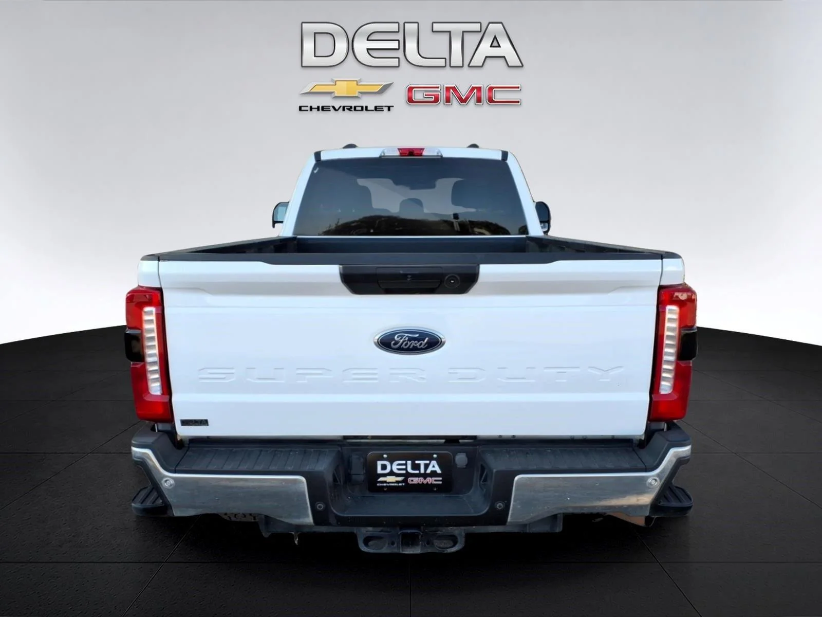 Used 2024  Ford XL image 4