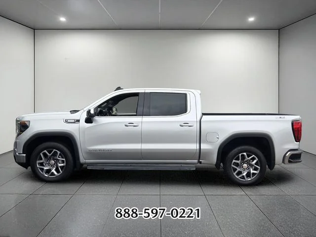 Used 2022 Quicksilver Metallic GMC SLE image 2