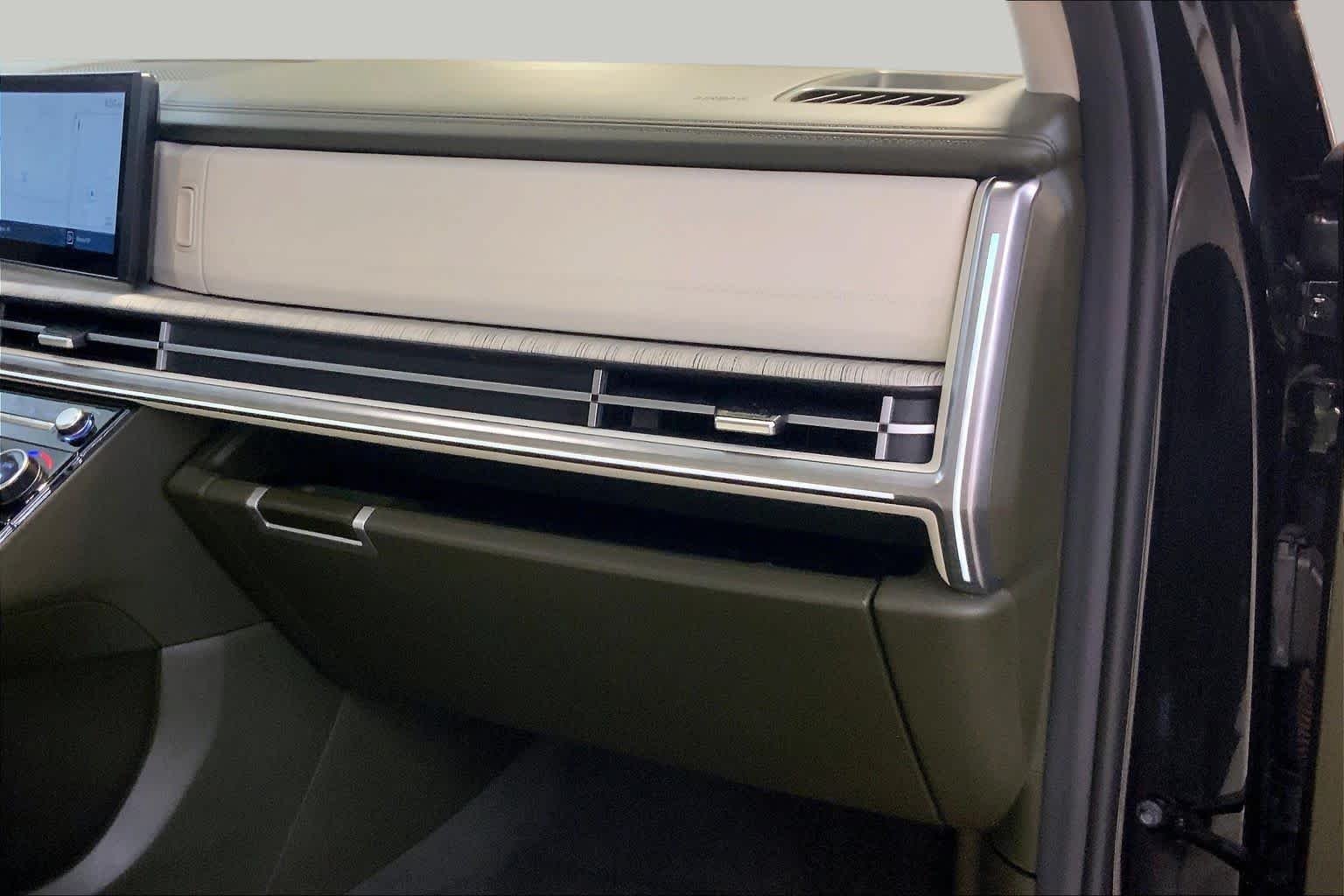 Used 2025 Phantom Black Hyundai Calligraphy image 18