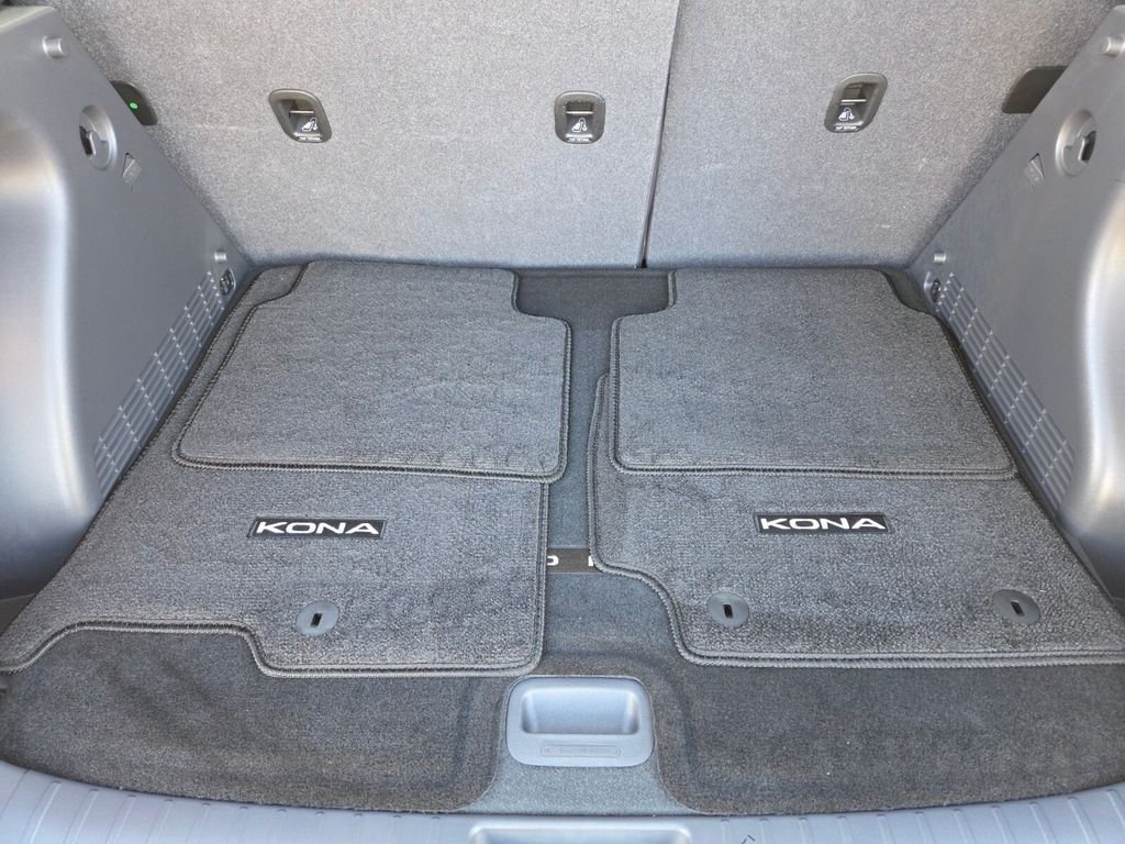 Used 2025 Black Hyundai SEL image 17