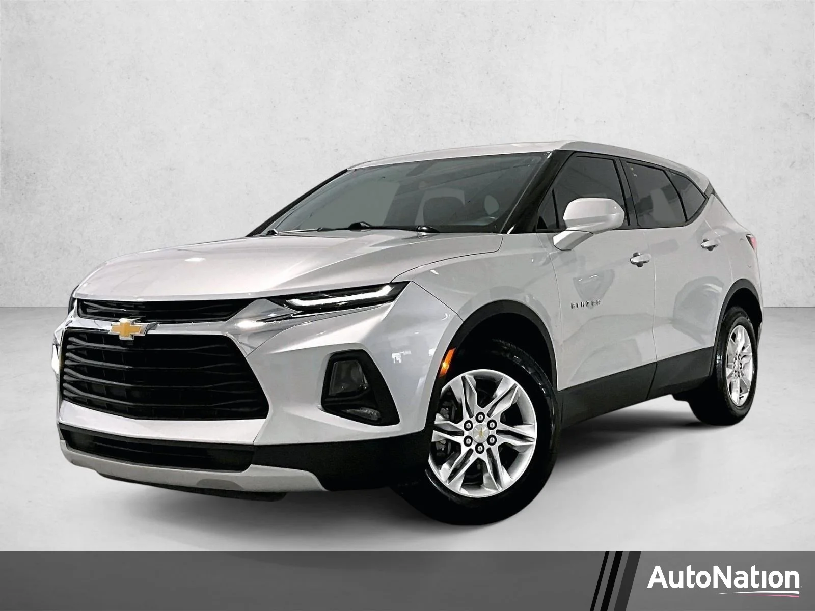 Used 2019 Silver Ice Metallic Chevrolet  image 1