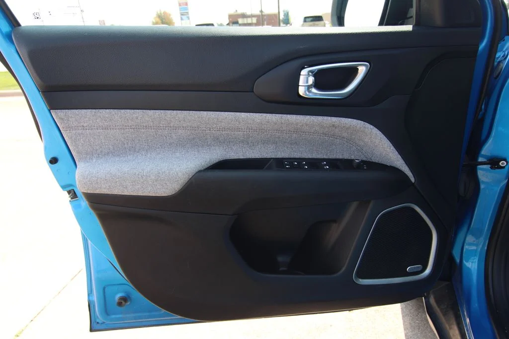 Used 2022 Blue Jeep Latitude Lux image 38