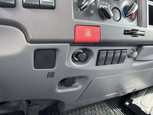 Used 2020 White Isuzu 200 image 41