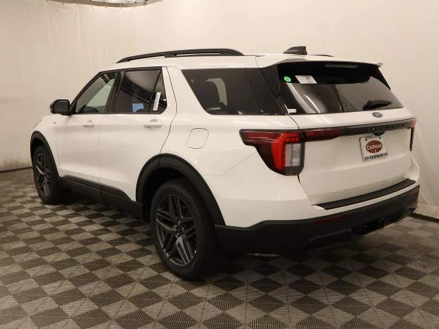 New 2026 Star White Metallic Tri-Coat Ford ST-Line image 24