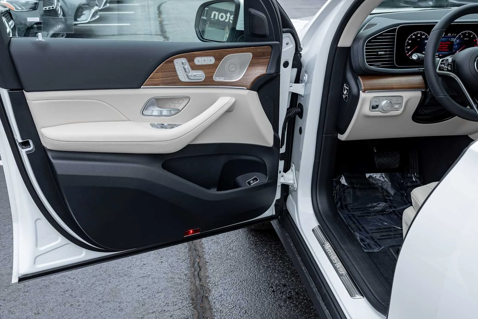 New 2026 Polar White Mercedes-Benz GLS 450 image 9