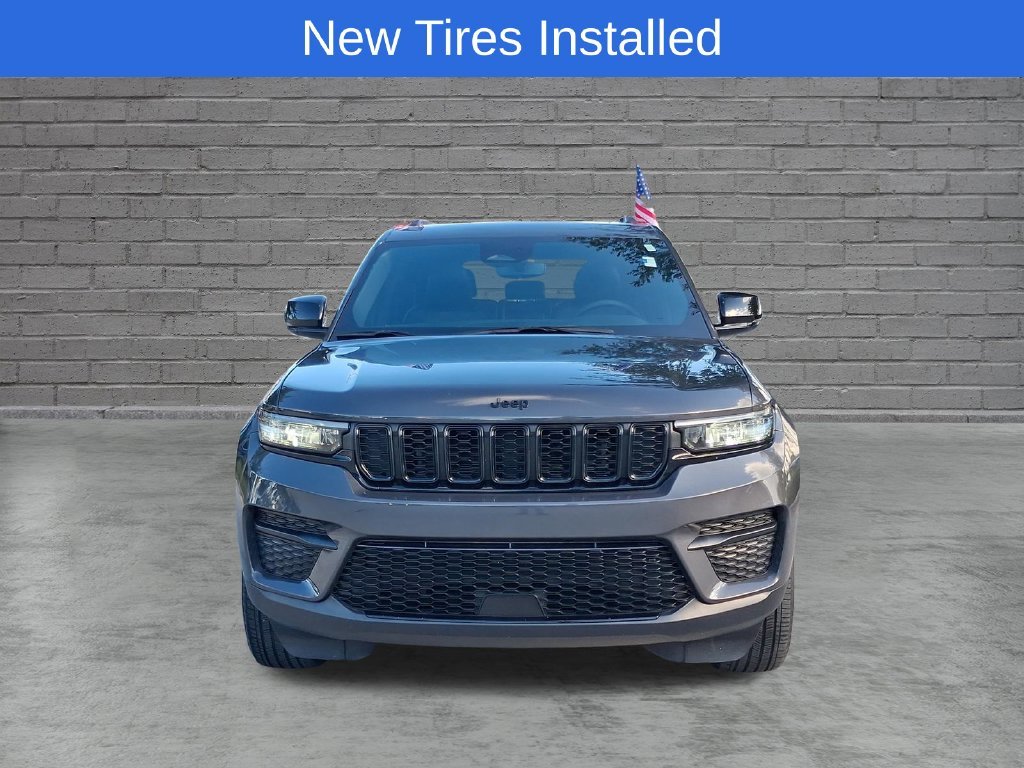 Used 2024 Gray Jeep Altitude X image 2
