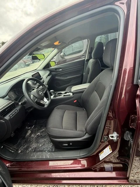 Used 2024 Red Nissan 2.5 SV image 3