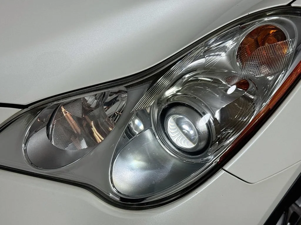 Used 2017 White INFINITI  image 40