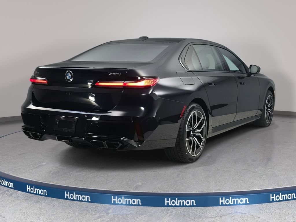 2026 BMW 7 Series 760i - Photo 5
