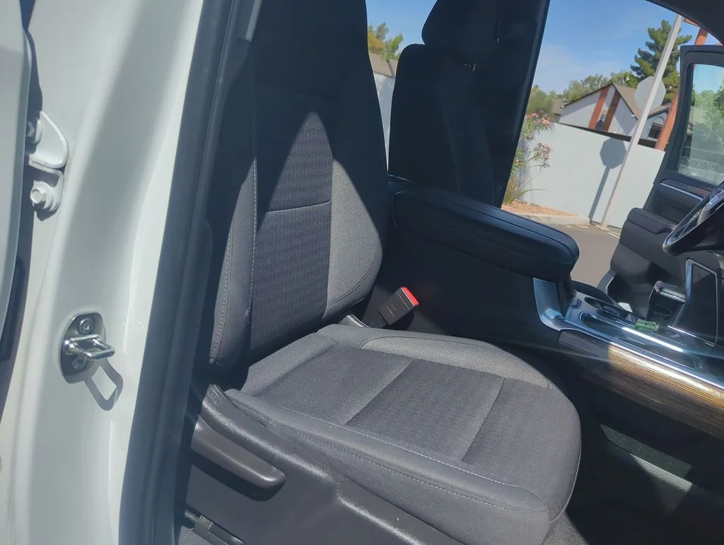 Used 2023 White GMC Elevation image 23