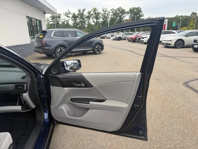 Used 2013 Blue Honda EX image 31