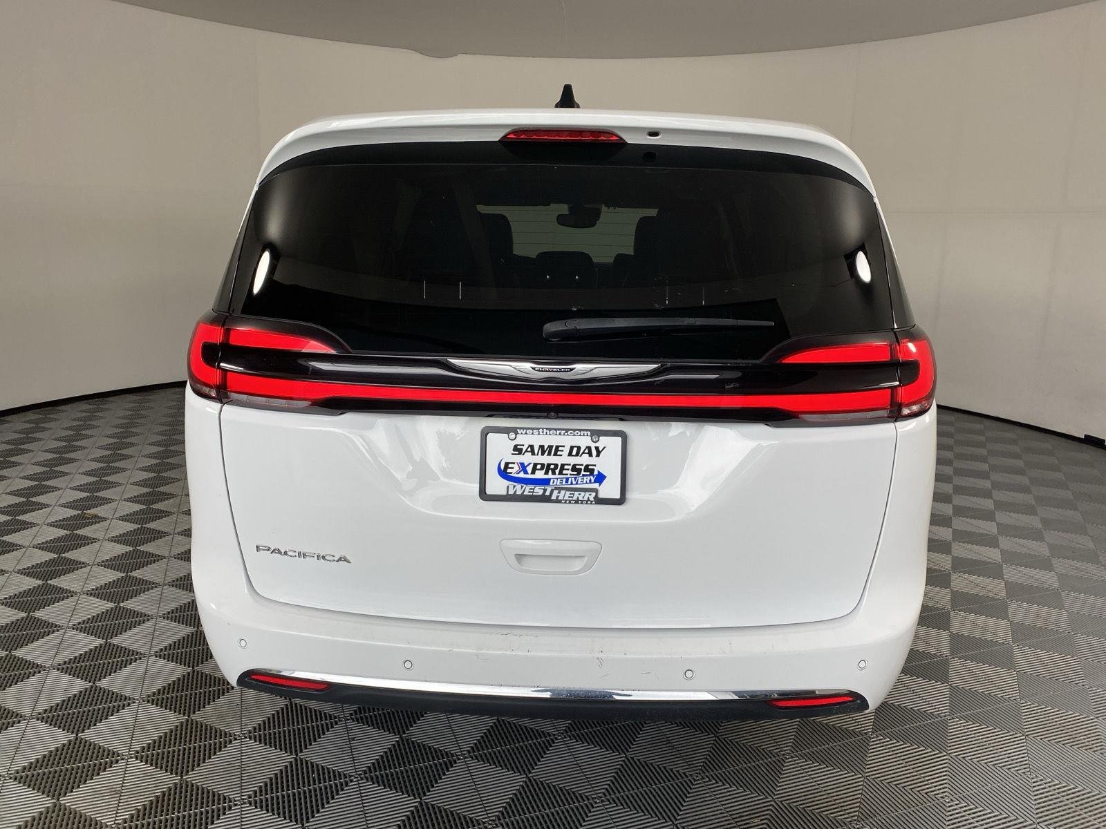 Used 2024 Bright White Clearcoat Chrysler Touring L image 6