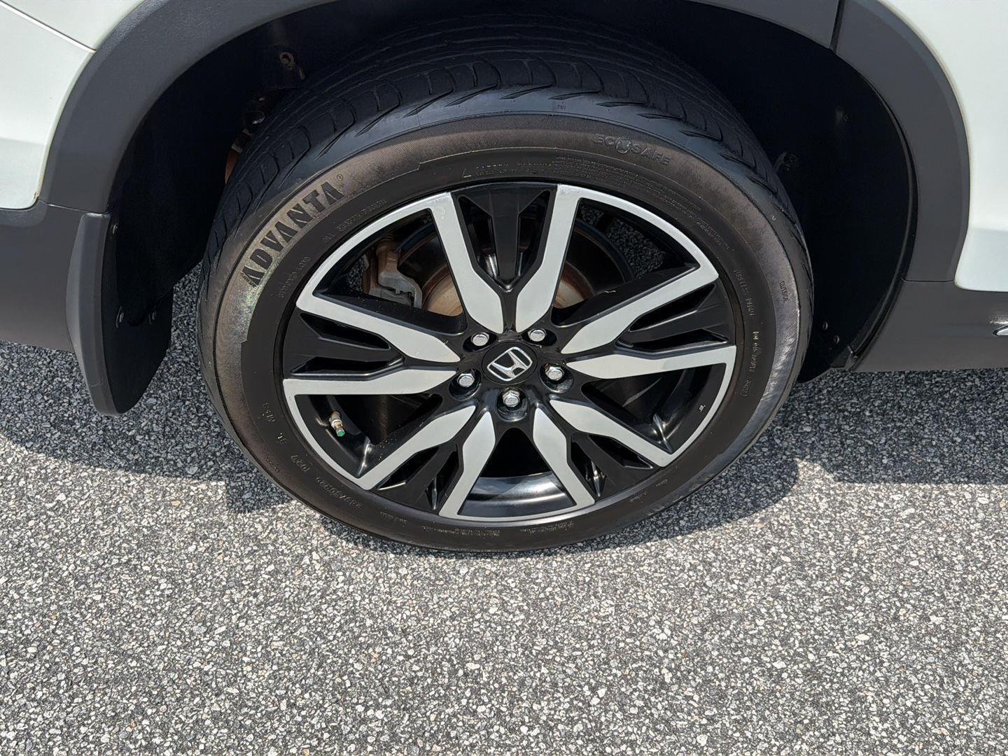 Used 2019 White Diamond Pearl Honda Touring w/Rear Captain