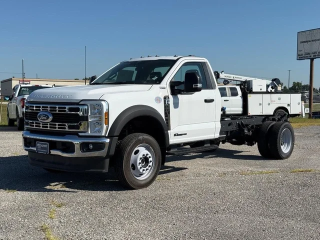 2026 Ford Super Duty F-550 DRW 4WD Reg Cab 169" WB 84" CA