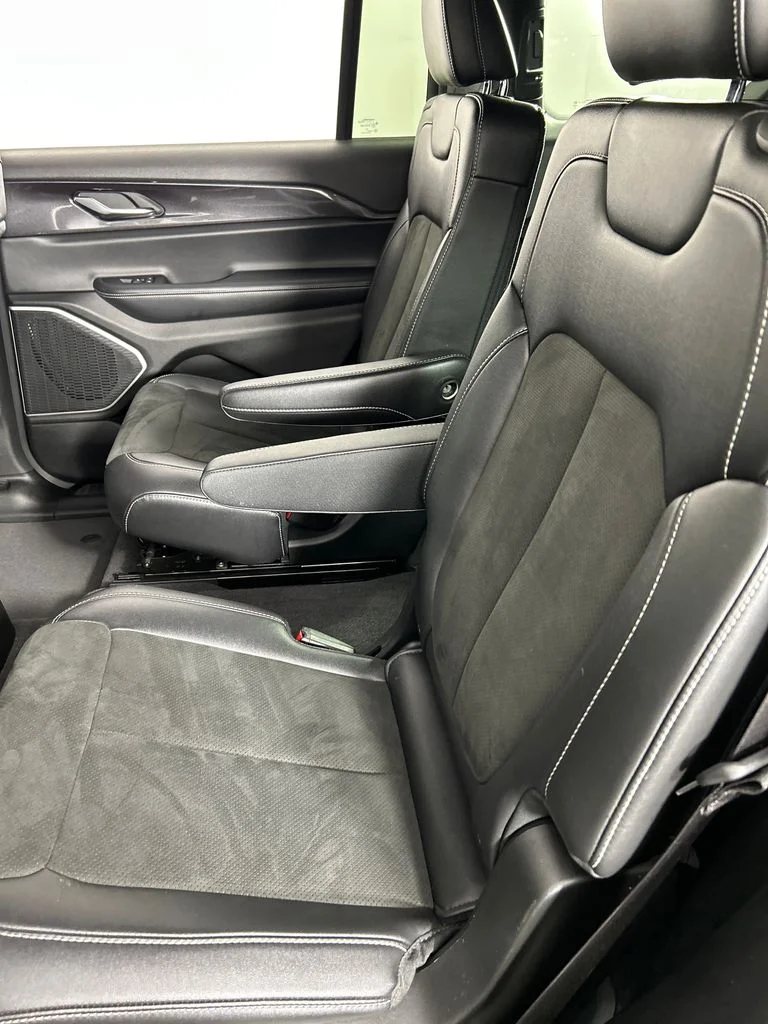 Used 2021 Black Jeep Altitude image 17