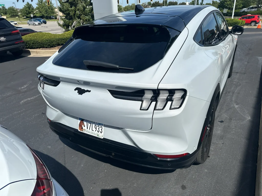 Used 2023 Space White Metallic Ford Premium image 3