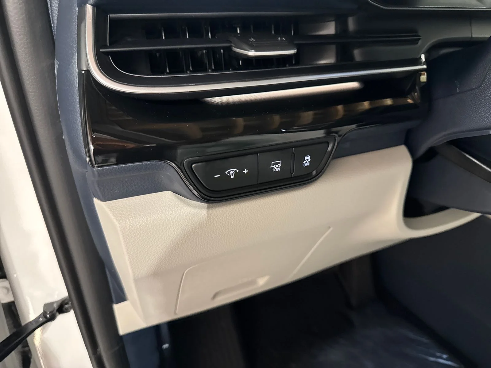 New 2026 Snow White Pearl Kia SX Prestige image 14