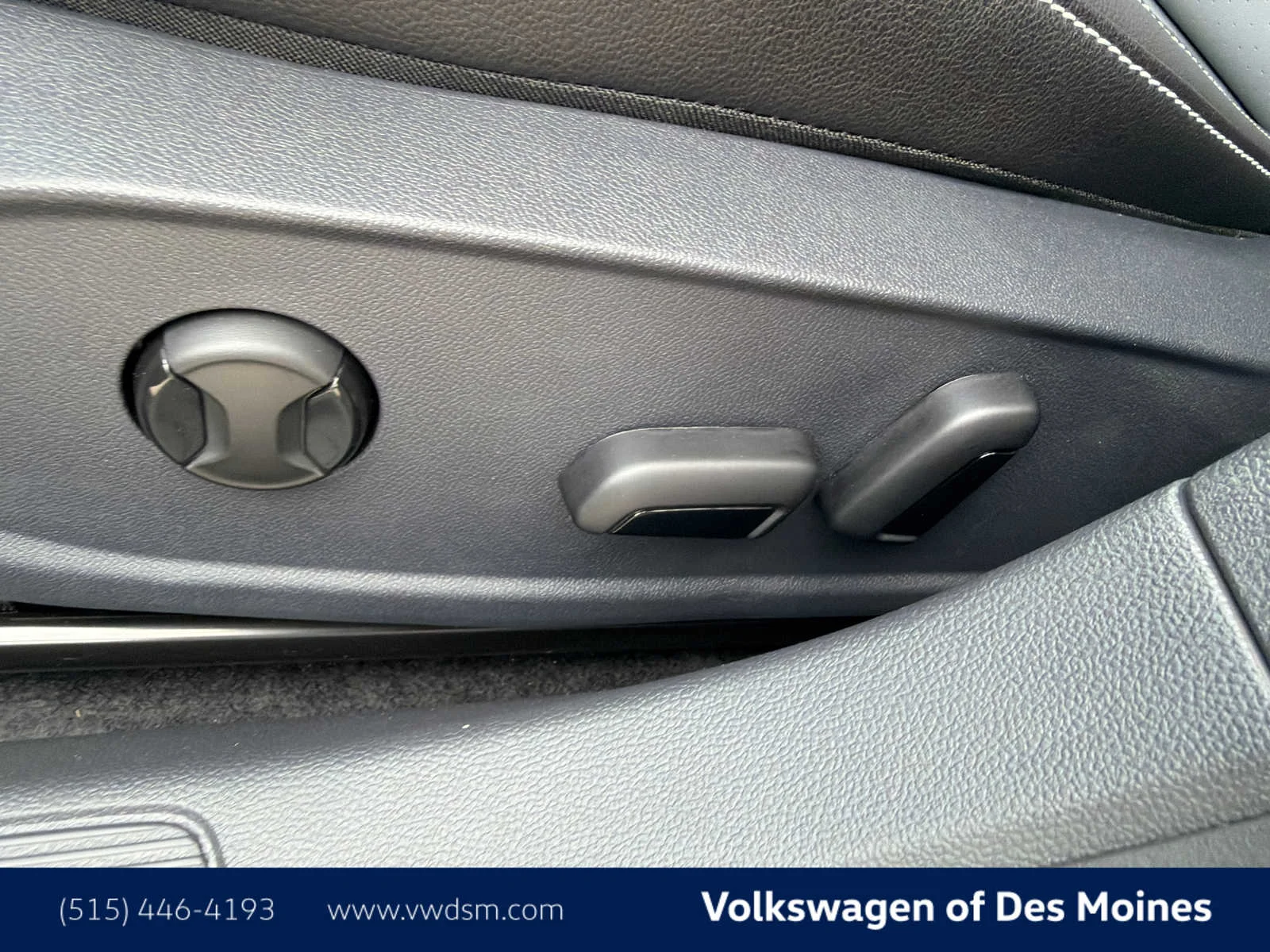New 2026 Deep Black Pearl Volkswagen SE image 23