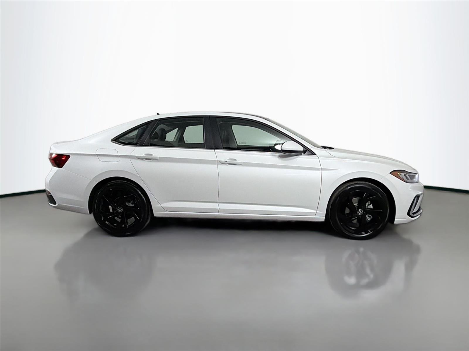 New 2026 Opal White Pearl Volkswagen SE image 4