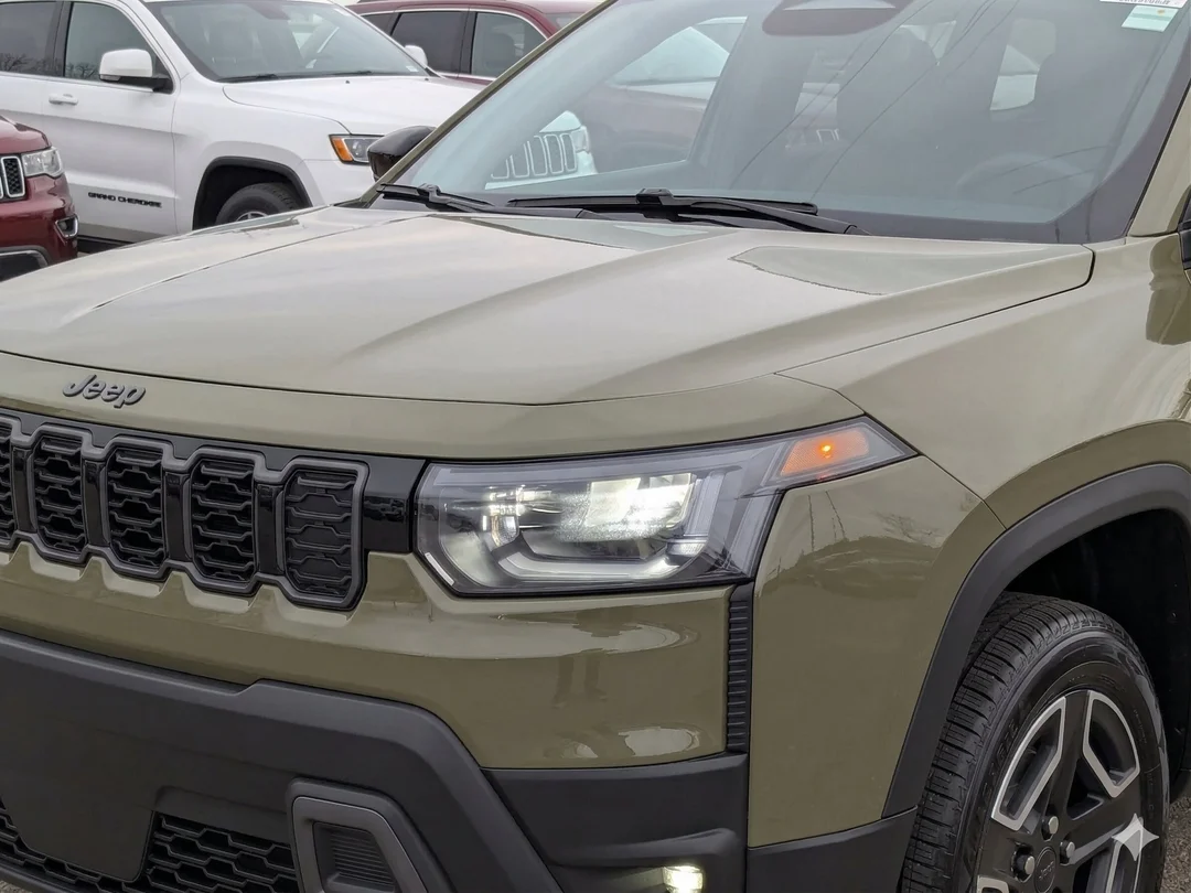 New 2026 41 Jeep Laredo - - 4x4 - Adaptive Cruise - 12.3 Display - Heated Seats/Wheel - Compact Spare Tire & More! image 9