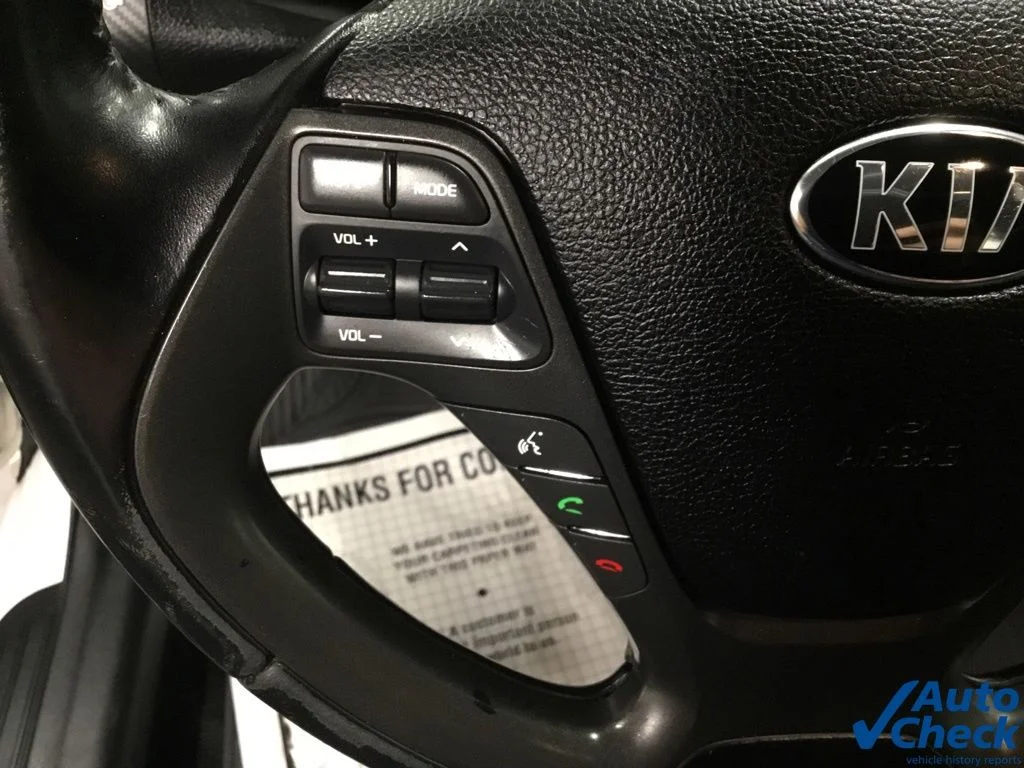 Used 2015 White Kia EX image 34