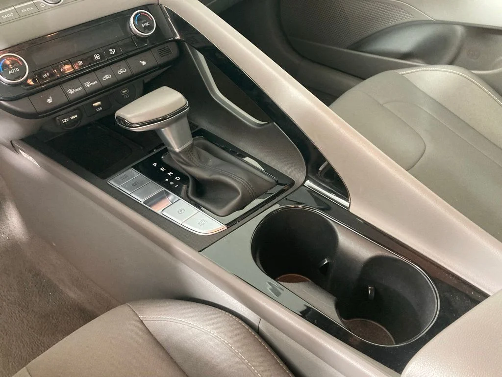 Used 2025 Gray Hyundai SEL Convenience image 9