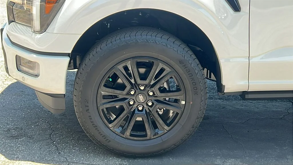 New 2026 Star White Metallic Tri-Coat Ford Platinum® image 8
