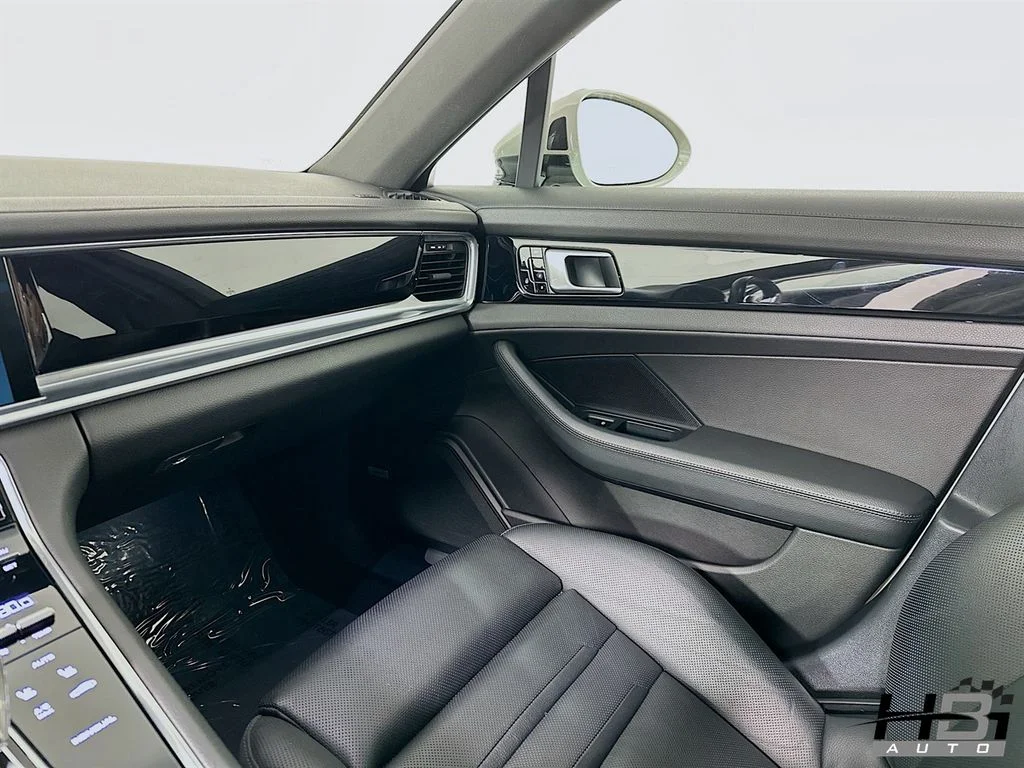 Used 2018 White Porsche 4 image 17