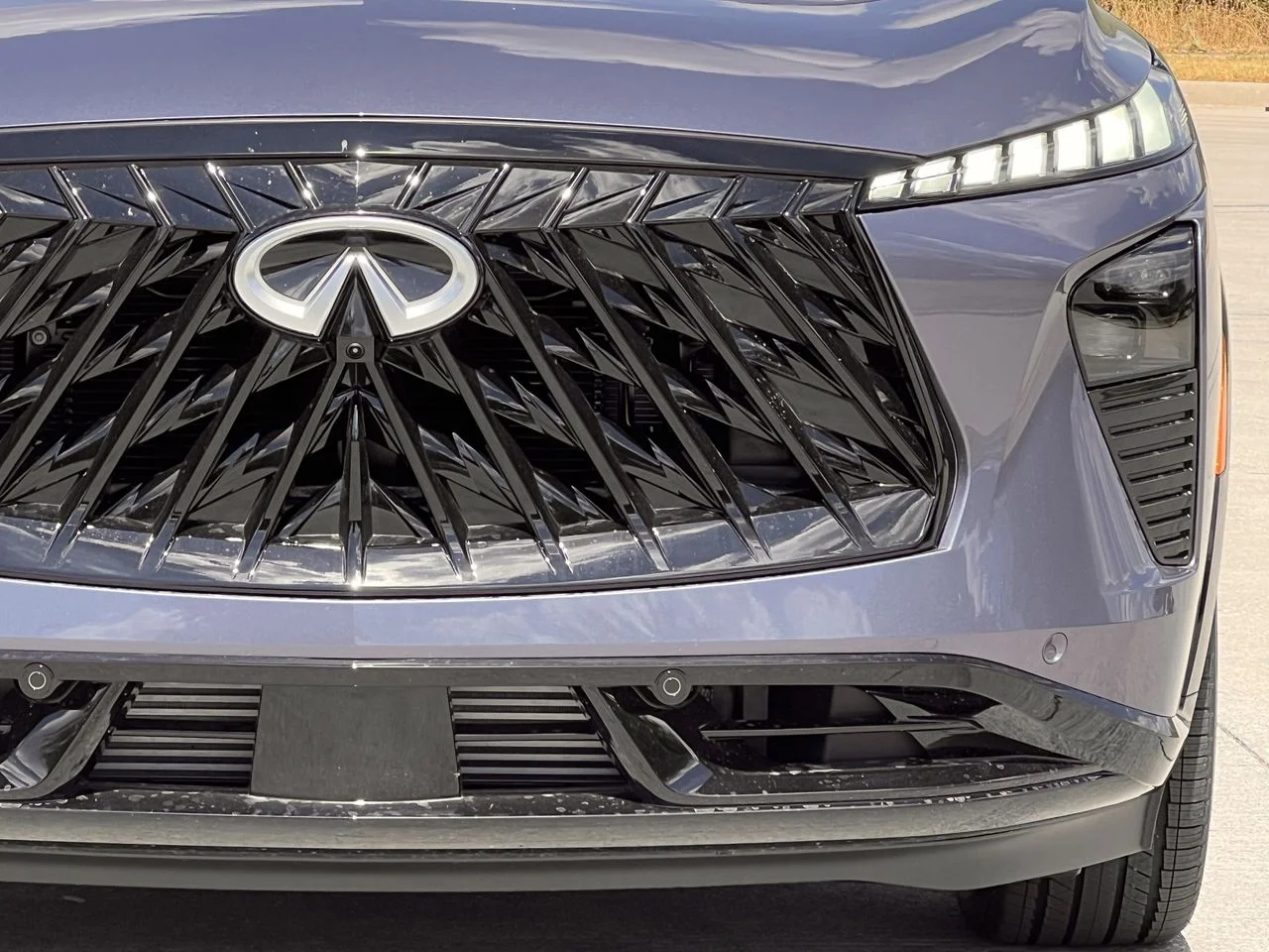 New 2027 2T MNBW BLUE INFINITI Autograph AWD image 8