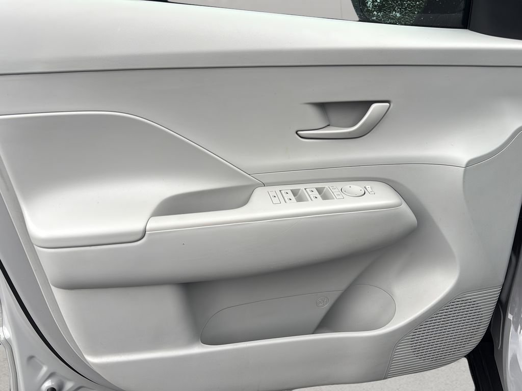 2024 Hyundai Kona SE - Photo 15