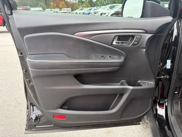 Used 2021 Black Honda AWD EX-L image 10