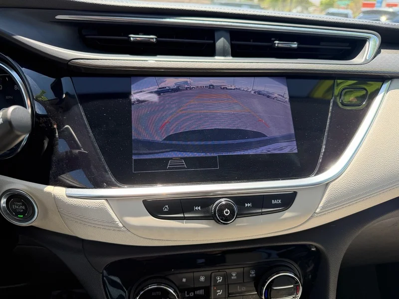 Used 2020 SUMMIT WHITE Buick Select image 11