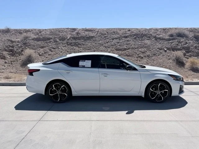 Used 2023 White Nissan 2.5 SR image 4
