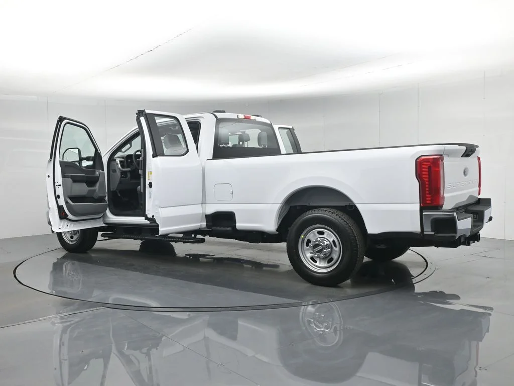 New 2026 Oxford White Ford XL image 32