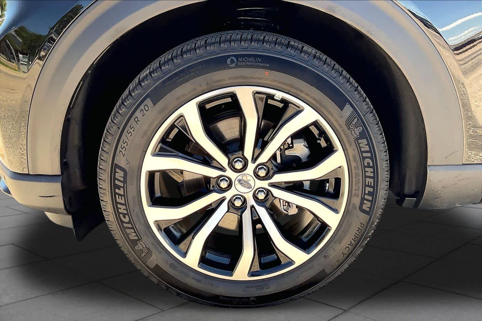 Used 2026 Agate Black Metallic Ford ST-Line image 11