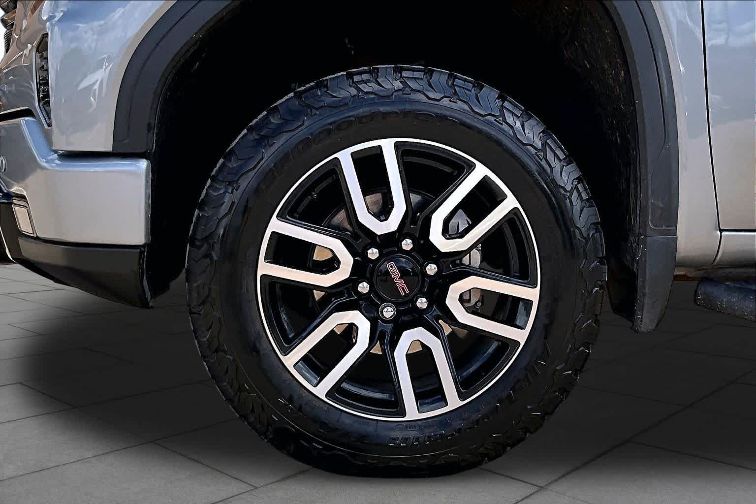 Used 2023 Sterling Metallic GMC AT4 image 11