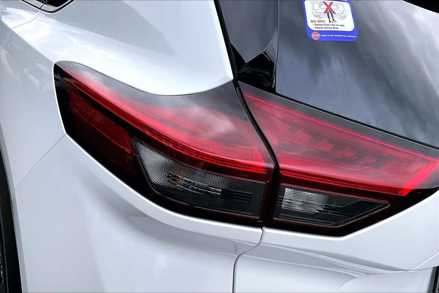 New 2026 2T WHT BLK XKJP Nissan Platinum image 14