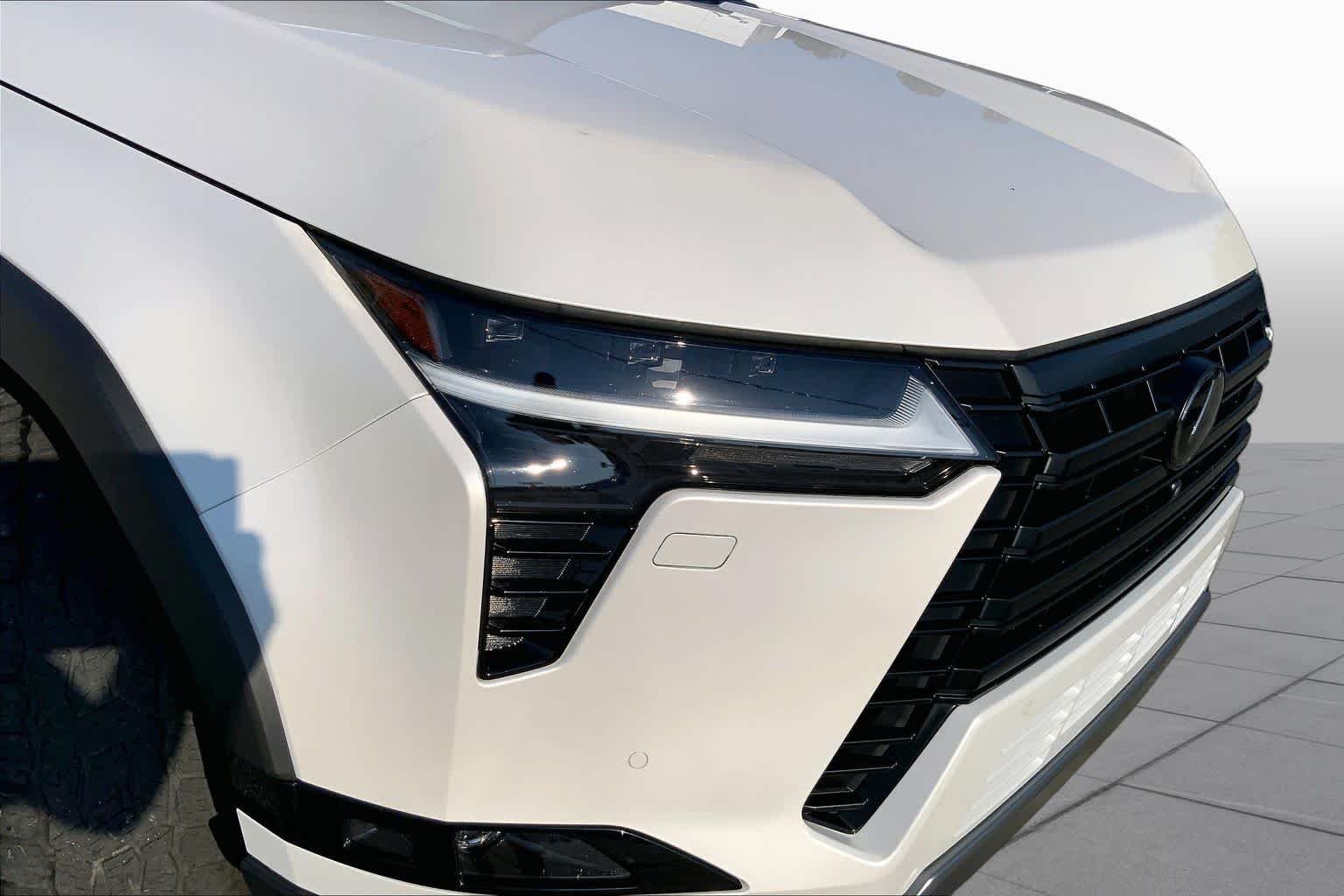Used 2024 Eminent White Pearl Lexus Overtrail+ image 26