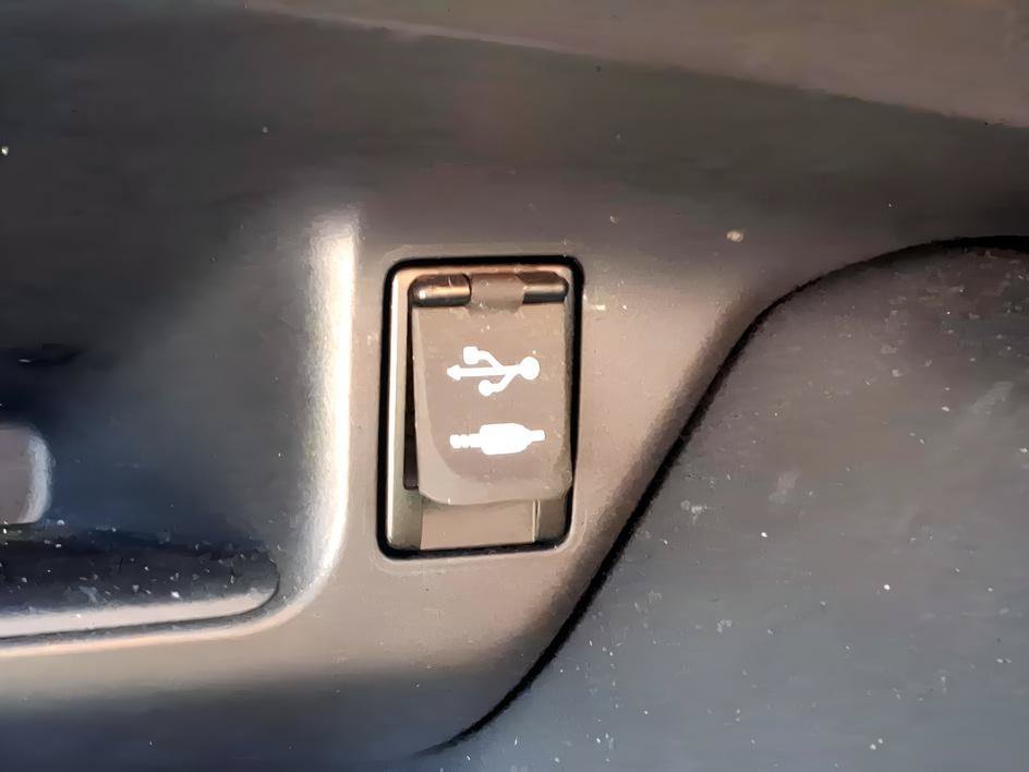 Used 2018 Blizzard Pearl Toyota XLE image 20