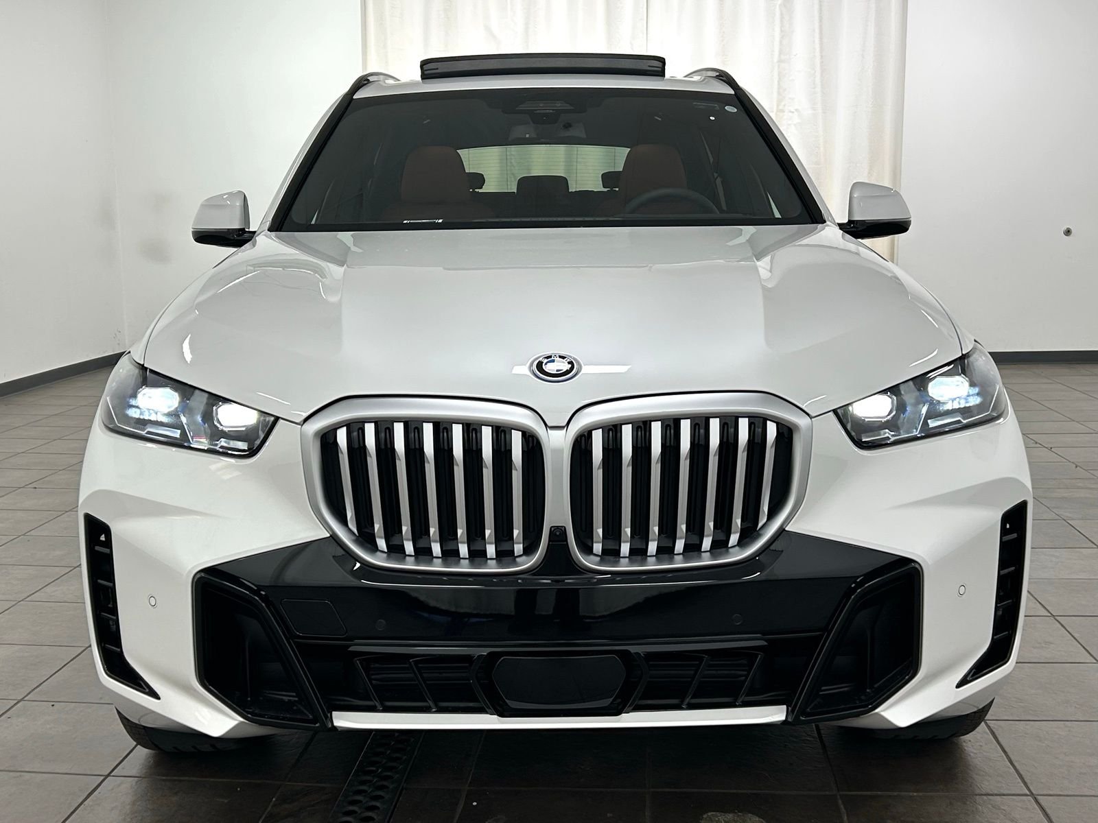 New 2026 Mineral White Metallic BMW xDrive50e image 7