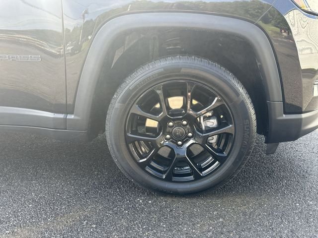 Used 2025 Black Jeep Latitude image 20