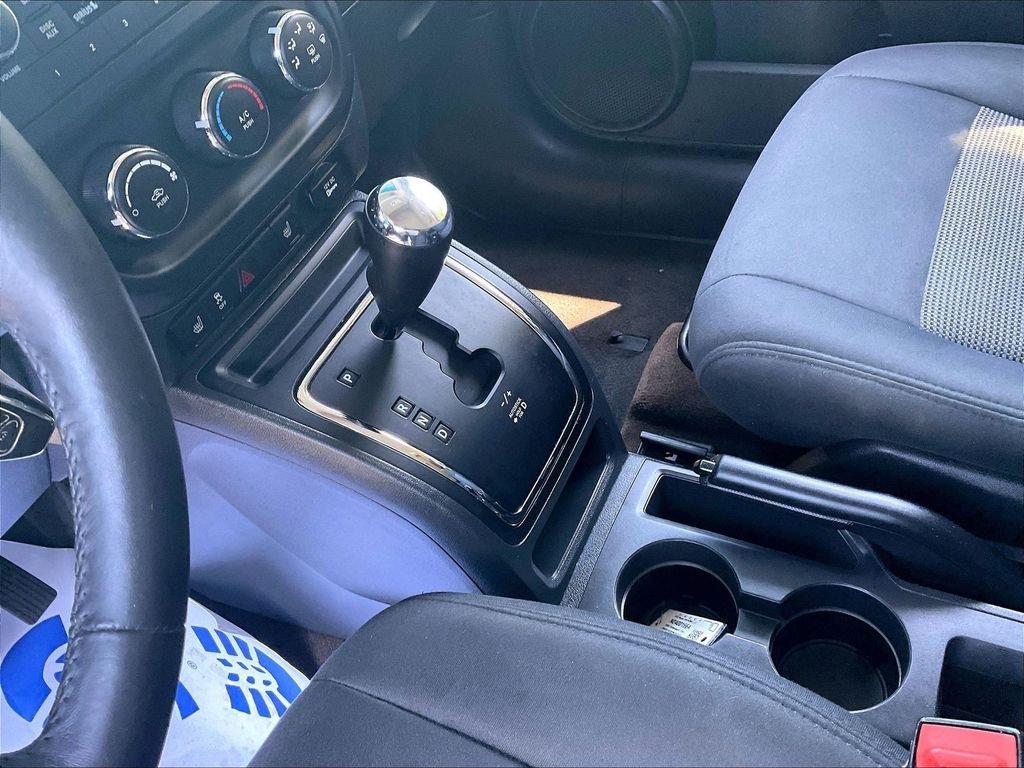 Used 2014 White Jeep Latitude image 19