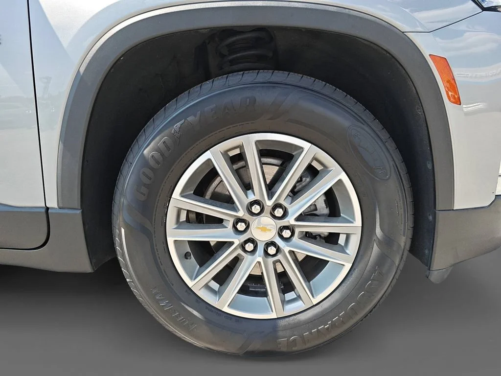 Used 2023 STERLING GRAY METALLIC Chevrolet LT Cloth image 17