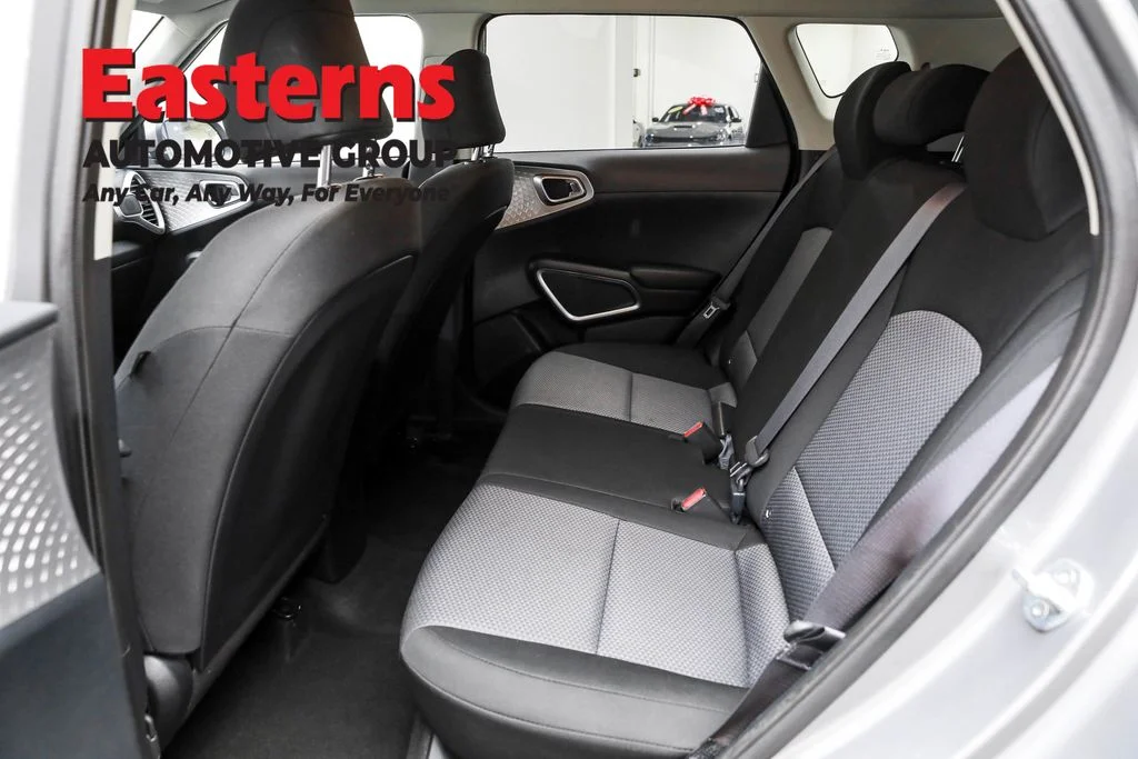 Used 2023  Kia LX image 21