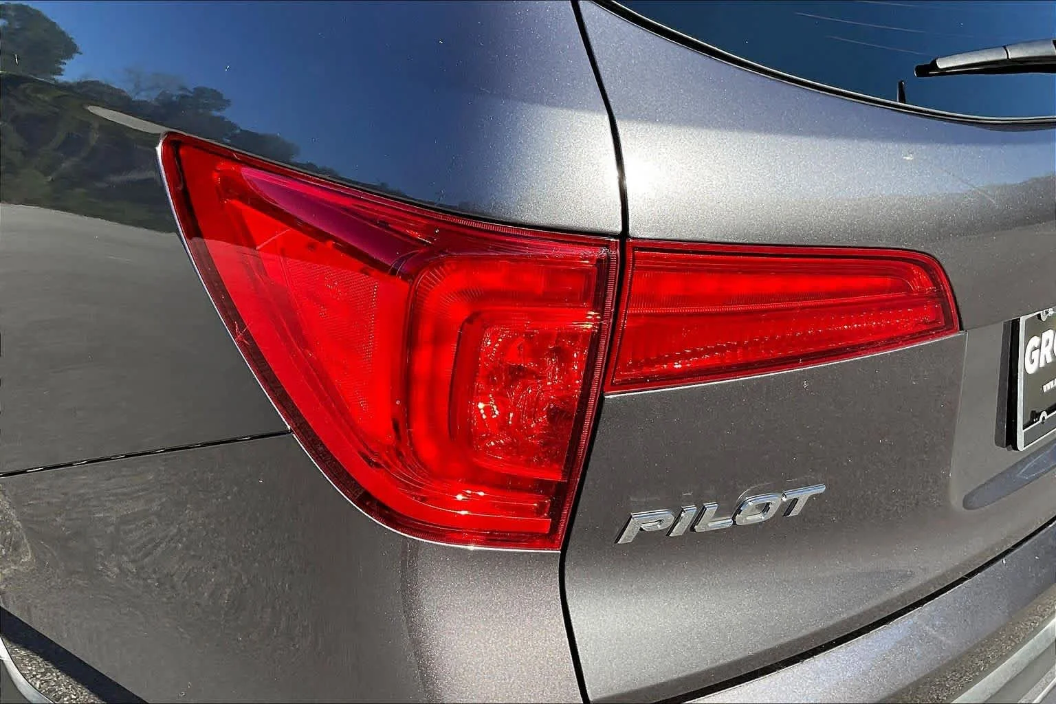 Used 2017 Lunar Silver Metallic Honda Touring image 28